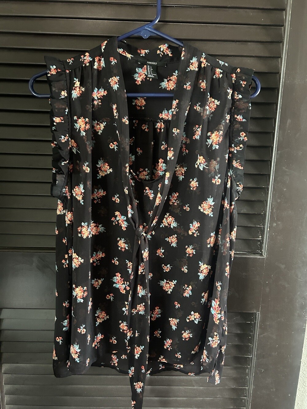 FOREVER 21 Women's L Black Floral V-Neck Sleeveless Tie Front Ruffle Blouse